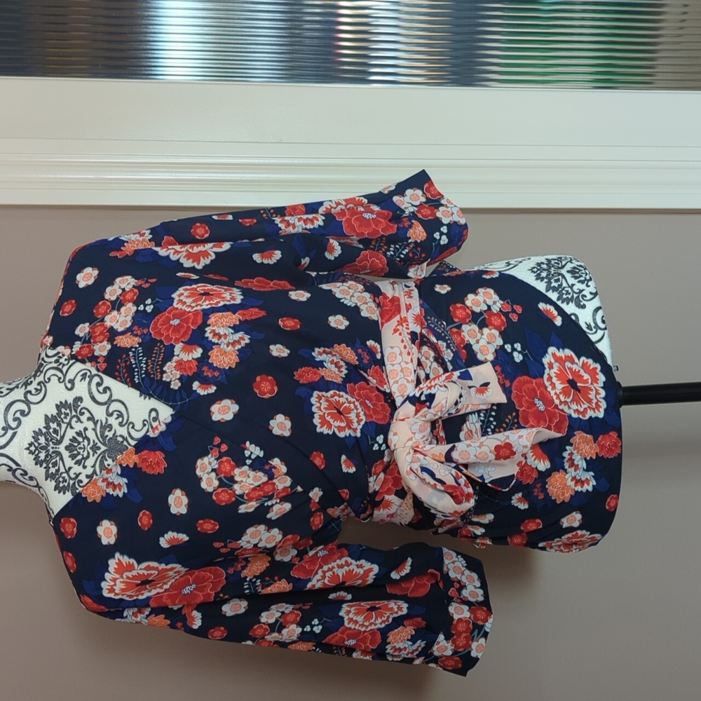 Violet and Claire Size M Japanese Cherry Blossom Floral Blouse